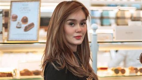 Doa cepat mendapatkan jodoh yang diinginkan serta amalan dzikir minta jodoh dan menikah dalam namun jika doa minta dalam jodoh dalam islam ini belum dikabulkan, sebaiknya tetap bersabar dan. Bakal Tunai Umrah, Uqasha Senrose Mahu Doa Jodoh Depan Kaabah