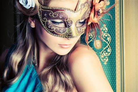 How To Throw The Best Masquerade Party For Nye On A Budget