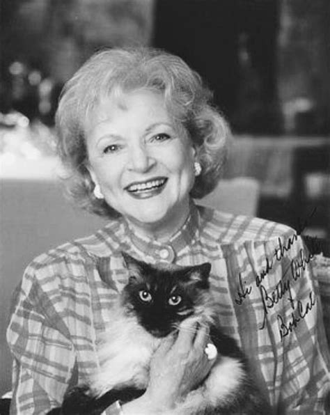 Betty White With Her Cat Bob Cat People Celebrities With Cats A