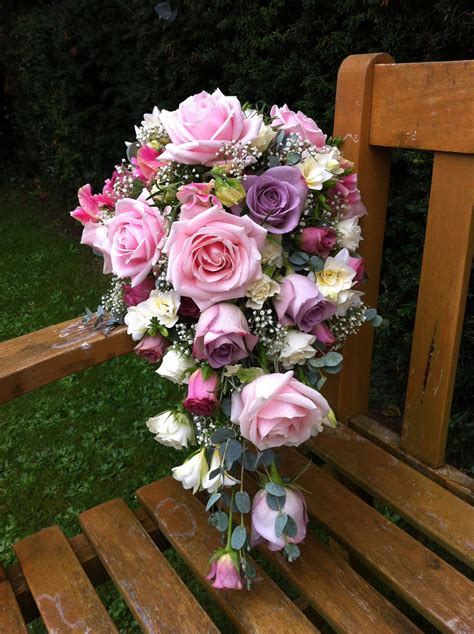 A Teardrop Bouquet With Sweet Avalanche Roses Simple Wedding Flowers