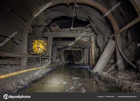 Underground Abandoned Ore Mine Shaft Tunnel Gallery Timbering — Stock