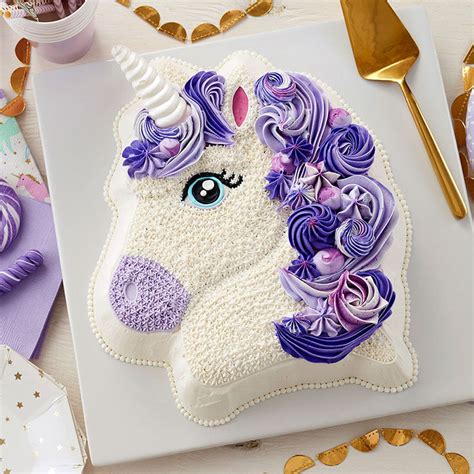 I always wondered why the unicorns had flat heads while my cake is chillin' i make my unicorn horn. Unicorn Cake - Unicorn Birthday Cake | Wilton