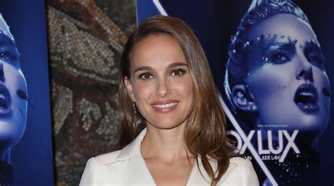 Natalie Portman Suits Up For ‘vox Lux Screening In Nyc Brady Corbet