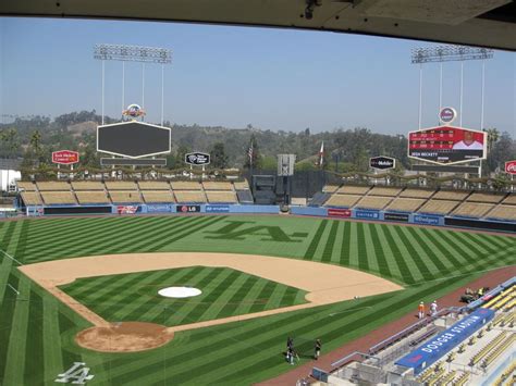 Dodger Stadium | Dodger stadium, Stadium, Baseball stadium