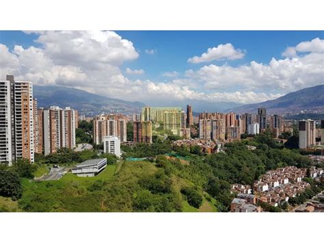 Apartamento En Venta Loma De Los Bernal Medellín