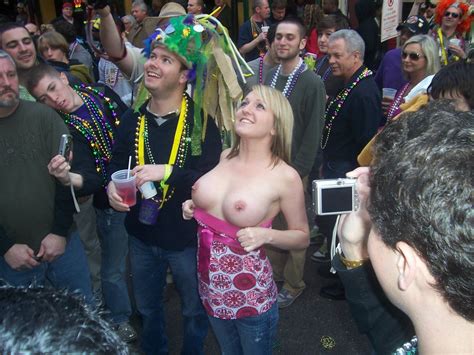 Flashing At Mardi Gras Porn Pic