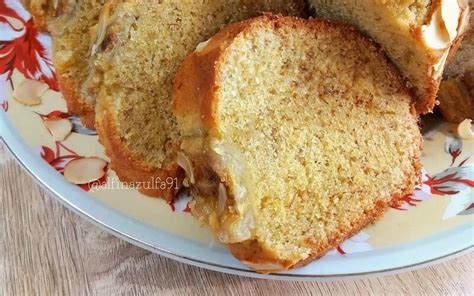 Kue bolu juga dapat dijadikan sebagai kue jenis lain sehingga tidak heran jika kue ini selalu hadir di berbagai acara. 5 Resep Bolu Pisang Panggang Enak, Teksturnya Lembut Bikin ...
