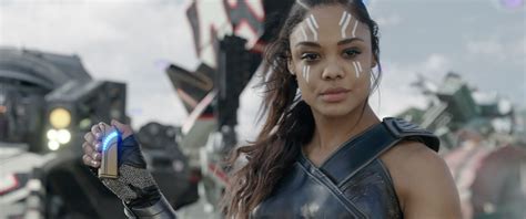 Thor Ragnarok A Cut Scene Confirmed Valkyrie As Bisexual