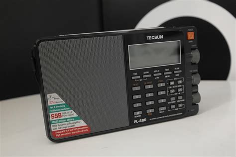 Second Hand Tecsun Pl 880 Portable Radio With Amfmssb 01922 414796