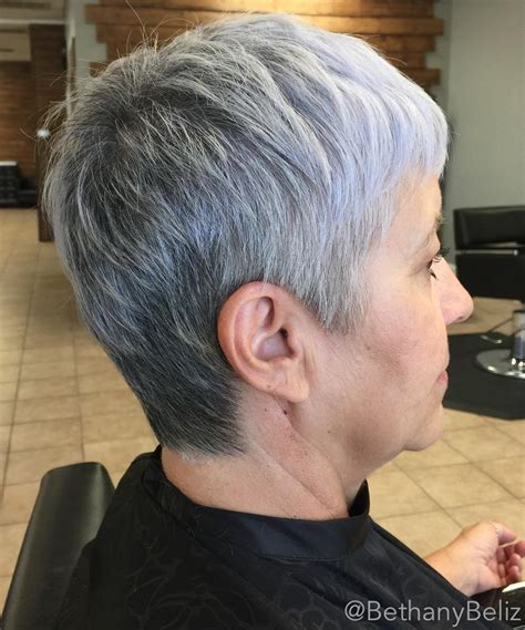 5 Stunning Examples Of Short Haircuts For Older Woman