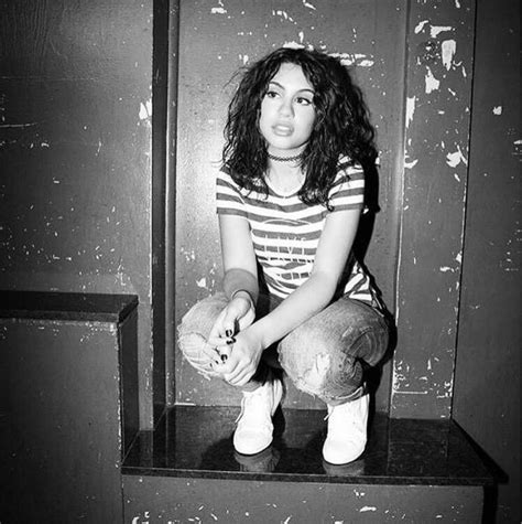 24 Pictures Of Canadian Singer Songwriter Alessia Cara Peanut Chuck