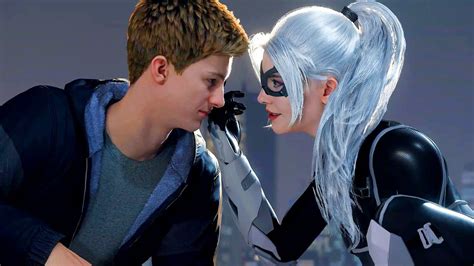 Mommy Felicia Kisses Peter Tom Holland Almost In Marvels Spider Man