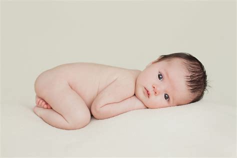 10 Easy Newborn Poses For Beginners Cheat Sheet Included