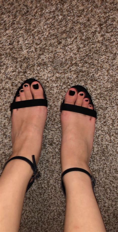 Selling Pics On Twitter Selling Feetpics Dm Me If Interested Footfetish FootFetishNation