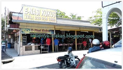 Kuala terengganu is located about 500 kilometers northeast of kuala lumpur. MaKaN JiKa SeDaP: Nasi Kukus sedap di Restoran E-Nasi ...
