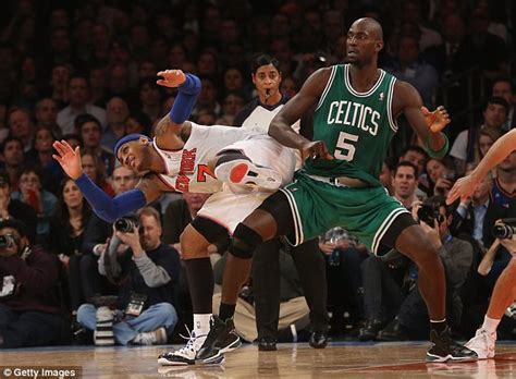 Kevin garnett, durante uno de sus últimos partidos con los wolves. "YO BITCH TASTES LIKE HONEY NUT CHEERIOS NICA!!!".....SAYS ...