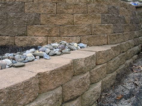 How To Lay A Retaining Wall With Blocks