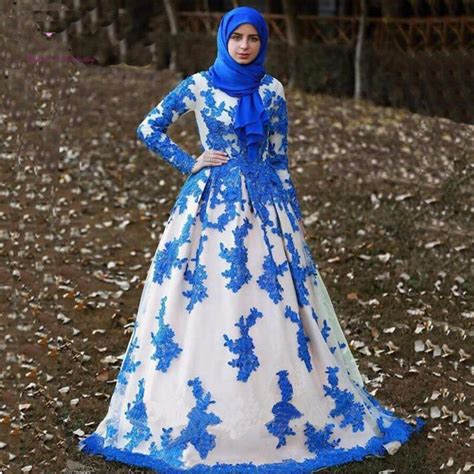 Arabic Hijab Wedding Dresses 2017 Blue And White Lace Dubai Kaftan Long Sleeve Muslim Bridal