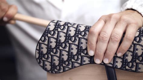 With this being said for the interior label, let's move on to the second step of the guide on how to spot fake dior saddle bags. Dior Oblique Canvas Saddle Bag Savoir-Faire | Christian ...