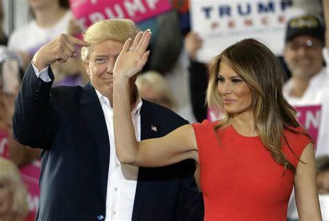 look melania trump sublime dans une robe rouge printanière gala