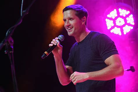 How 90s Country Fans Are Helping Walker Hayes After Tragedy