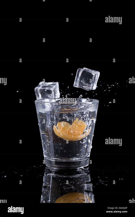 Ice Cube Dropped Water Splash Hi Res Stock Photography And Images Alamy