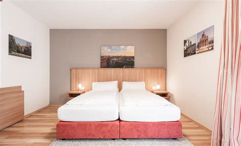 In a few clicks you can easily search, compare and book. Hotelzimmer am Englischen Garten München