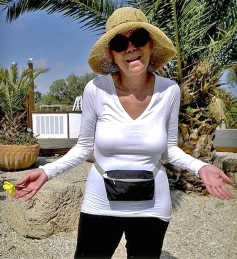 Hoda Offers Several Replacements For Klgs Stolen Fanny Pack