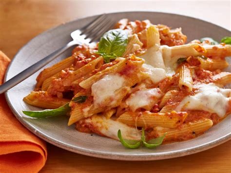 Add the fresh oregano, cream, 1 teaspoon of salt, and ½ teaspoon pepper and simmer partially covered for 10 minutes. Roasted Tomato Penne alla Vodka Recipe | Rachael Ray ...