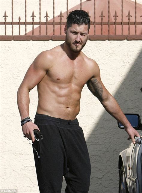 Dancing With The Stars Val Chmerkovskjy Gets Shirtless After Workout Daily Mail Online