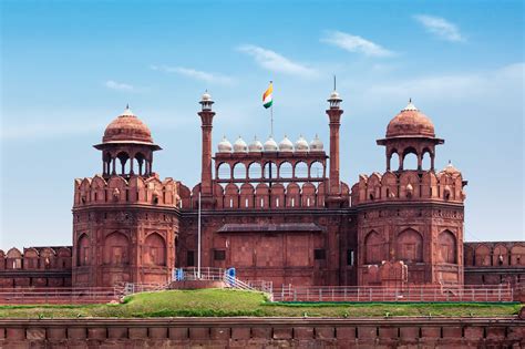 Top 10 Famous Historical Places And Monuments In India