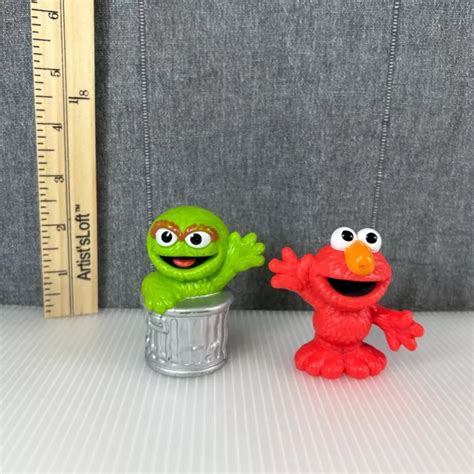 Sesame Street Workshop Elmo And Oscar The Grouch 25 Plastic Figure 2013