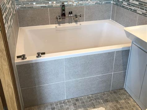 These 4 soaking tub come with balboa control systems. 2-Person Deep Soaking Tub, Harrogate - Cabuchon