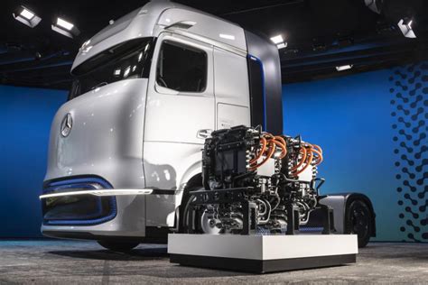 Daimler Trucks Pr Sentiert Lkw Mit Brennstoffzelle Und Kilometer