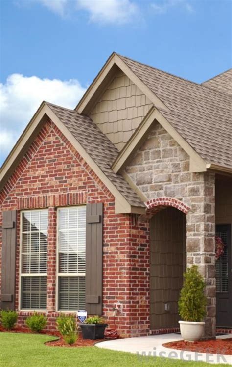Choose exterior paint colors based on these key colors found on the exterior of your home to kendall charcoal (home color) by benjamin moore. Exterior paint color ideas with red brick 33 - ROUNDECOR