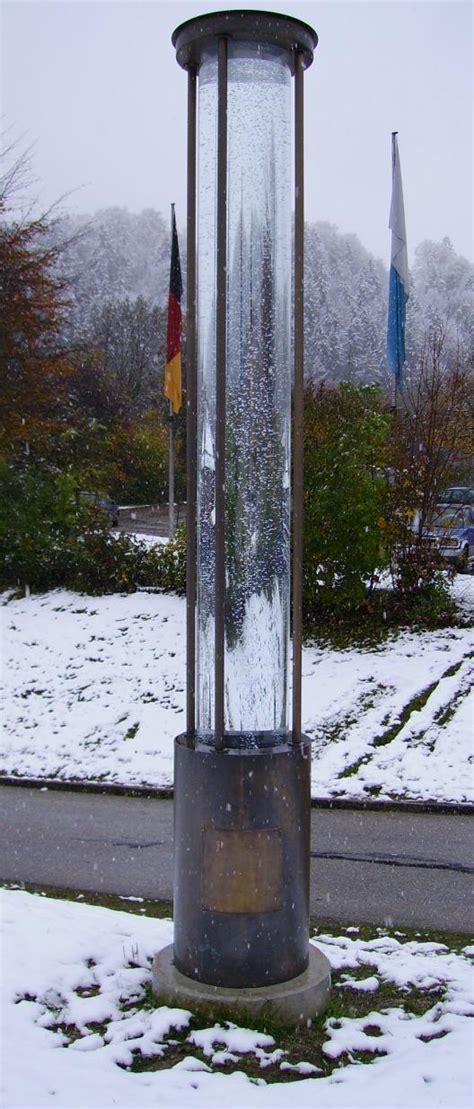 Die wasserstelle für den garten ist aus edelstahl gefertigt. Garten-Wassersäule, Wasserwände, Gartenbrunnen, Kunst am ...