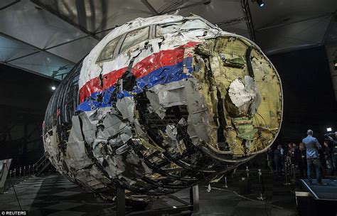 russian missile killed flight mh17 pilots and cut plane in half report reveals daily mail online