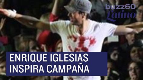 La camisa ensangrentada de Enrique Iglesias inspira campaña humanitaria
