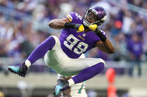 Danielle Hunter Done For 2020 Reportedly Wants More Money From Vikings