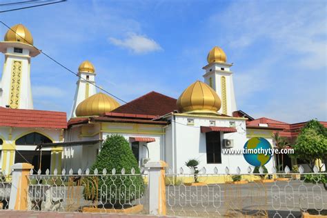 It is located in pasir pekan, in the subdistrict of wakaf bharu, jajahan tumpat. Masjid Sultan Muhammad III, Pasir Mas, Kelantan