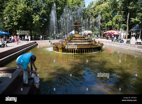 Parcul Stefan Cel Mare Hi Res Stock Photography And Images Alamy