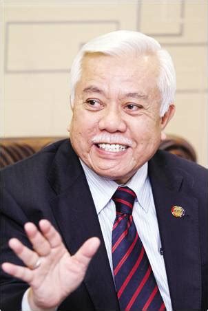 Rais yatim dan yang dipertua negeri, tun mohd. Penawar Bangsa
