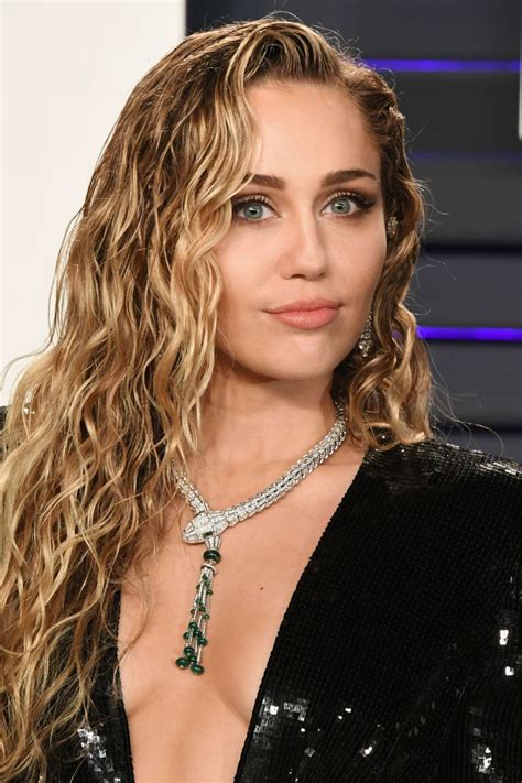 Miley cyrus kicked off the 2021 super bowl with a tiktok tailgate performance. Miley Cyrus - 2019 Vanity Fair Oscar Party • CelebMafia