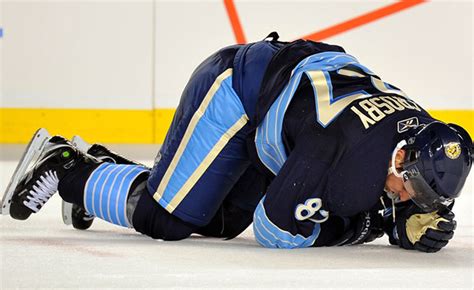 Report Former Nhl Players Suing League Over Concussions