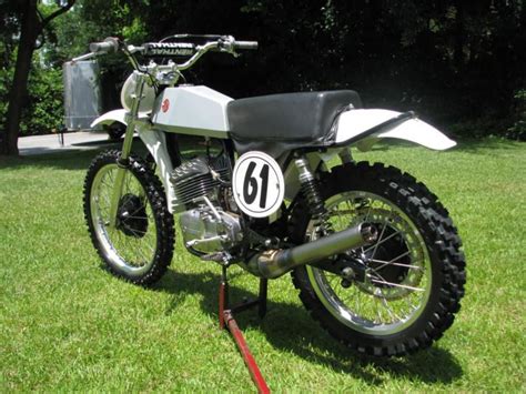 The cz 350 typ 4726 is a 2 stroke, touring bike with a air cooled 350.00 ccm (21,25 cubic inches) twin type of engine. 1972 CZ 250 Vintage Motocross for sale on 2040-motos