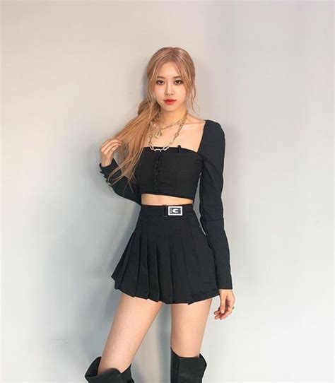 Roses fashion differs depending on her mood. BLACKPINK Rosé Instagram and Insta Story Update, May 27, 2019