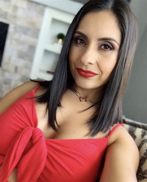 Thoughts On This Mexican Milf Scrolller