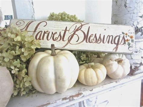 21 Charming White Pumpkin Fall Decorations For Your Household