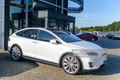 Tesla Model X P90d Allelectric Crossover Suv Stockfoto Getty Images