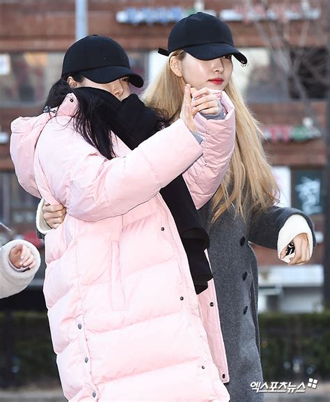 모델 도희 서울우유 목욕 질식사 시도 여자친구 마사지 해주기 침대에서 다리 벌린 여자친구. 여자친구 소원 '우리 신비 지나가실께요' 엑's HD포토